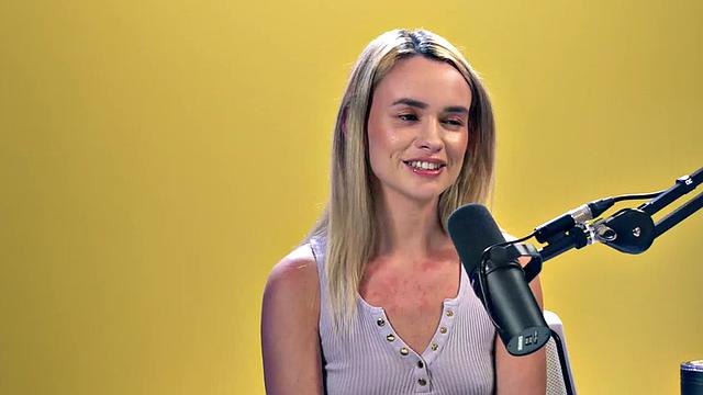 Hairypussy 21yo masturbates her bushy bush after casting