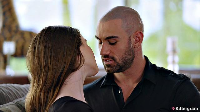 Hazel Moore так любит анальный, что даже бельё не снимает - Axel Reed готовит её дырки к марафону удовольствий.