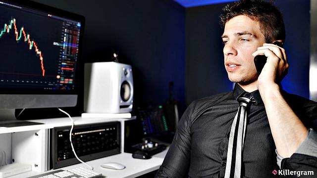 Hazel Moore так любит анальный, что даже бельё не снимает - Axel Reed готовит её дырки к марафону удовольствий.