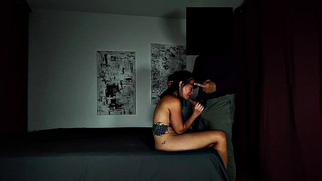 сисси куколд смотрит, как жена получает свежую порцию спермы