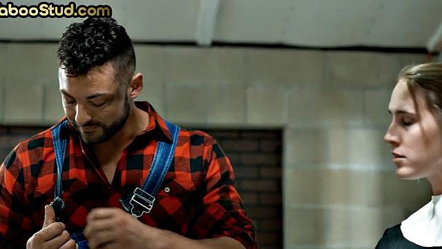 Twink got barebacked by hunk after passionate BJ