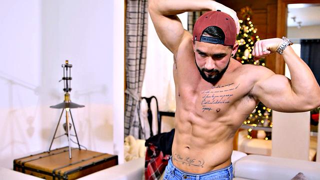 Muscle Stud Zack Lemec Blows Load - Maskurbate