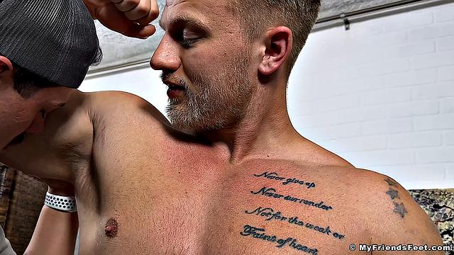 Iceman JB получает поклонение - JB