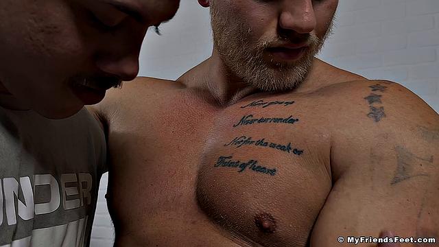 Iceman JB получает поклонение - JB