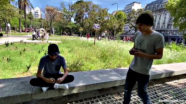 Томми и Нико - два латиноса спорят, чей член больше и кто дольше вылижет задницу