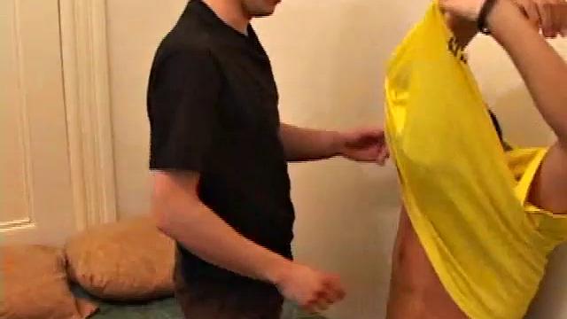 Маркус Эстрада жестко трахает Кайла Брукса и кончает ему на грудь