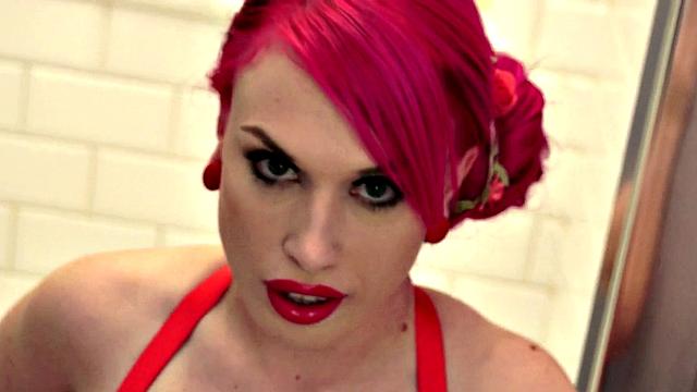 лили мэдисон дрочит с игрушкой в душе