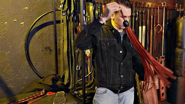 Dominant ginger babe drilling boyfriend's butt