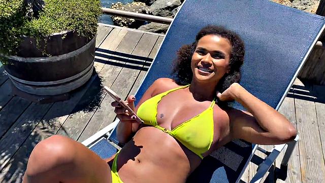 Alina Has A Messy Face