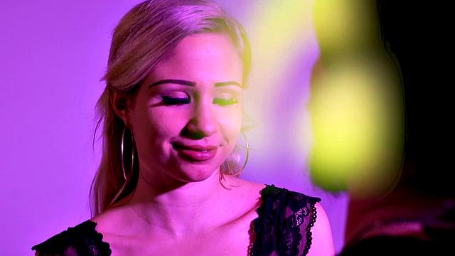 зрелые с hitzefrei.dating трахаются по очереди и любят анал