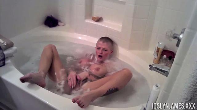 Bathtub Beauty with Joslyn James