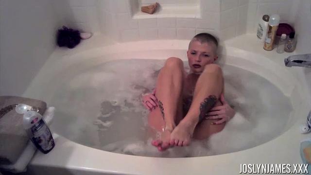 Bathtub Beauty with Joslyn James