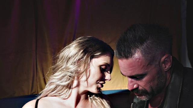 Kayley Gunner - Fade To Black