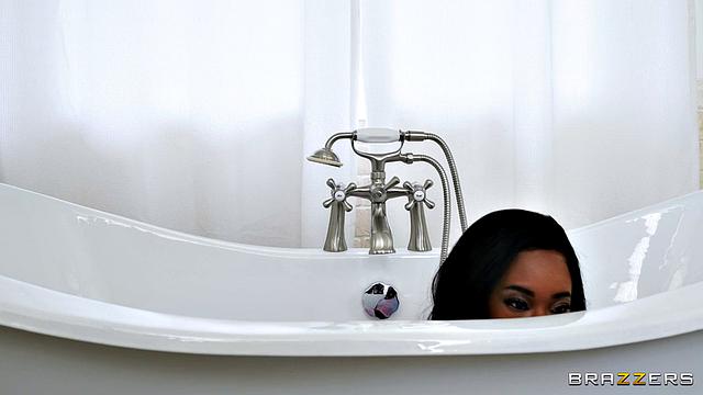 Tiny Babe vs Cheater Threesome