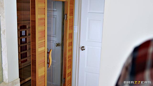 Tiny Babe vs Cheater Threesome