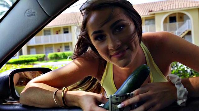 стройная брюнетка скачет в pov, потом её тугую дырку жестко имеют сзади