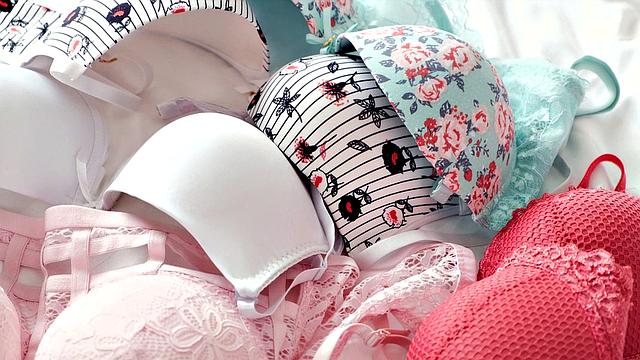 Scarlet Red: Bra Testing