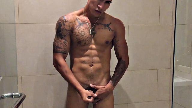 Our featured solo boy of the week is Erick, a muscular and inked young Latino who invites us to watch as he jerks off in the shower.