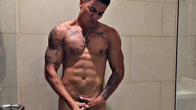 Our featured solo boy of the week is Erick, a muscular and inked young Latino who invites us to watch as he jerks off in the shower.