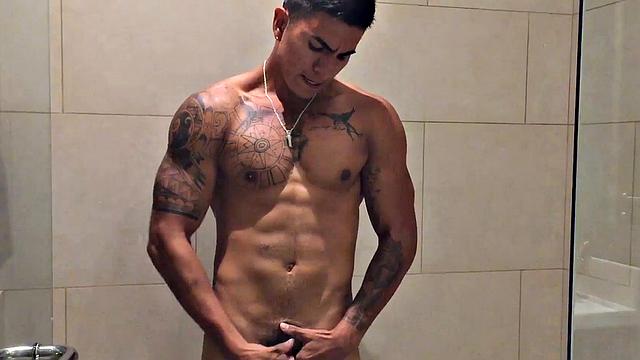 Our featured solo boy of the week is Erick, a muscular and inked young Latino who invites us to watch as he jerks off in the shower.