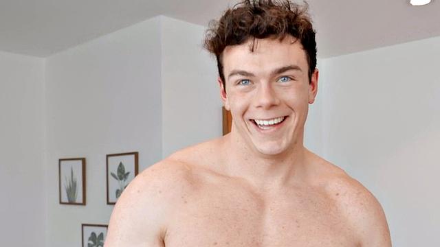 Rimming stud fucks BFF in asshole in missionary