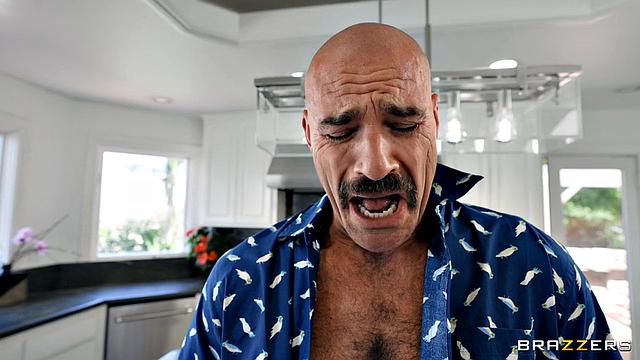 My Bro's Ho Gots Nice Toes