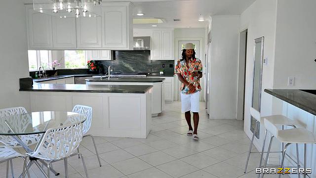 My Bro's Ho Gots Nice Toes