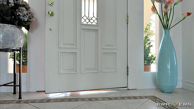 My Bro's Ho Gots Nice Toes