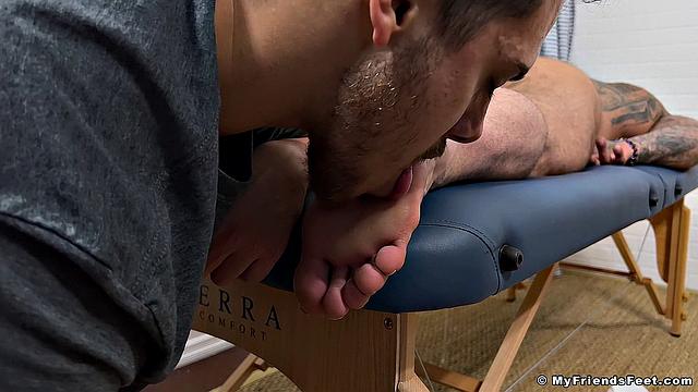 Gavin Enjoys Worshiping - Gavin