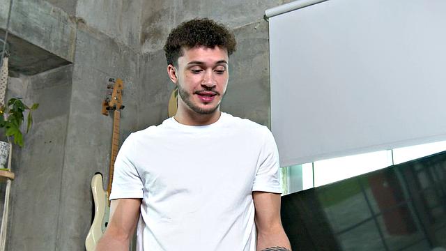 арманни x жаждет горячего массажа попки и мощного анального финала