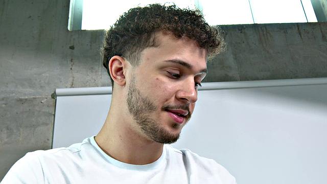 Hot babe Armani X wants her ass massaged with the extra special ending!!