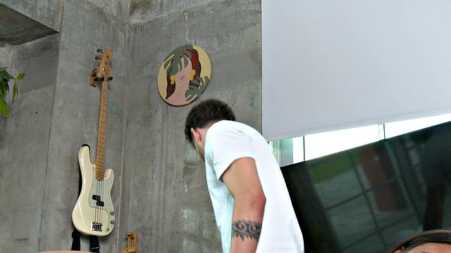 Hot babe Armani X wants her ass massaged with the extra special ending!!