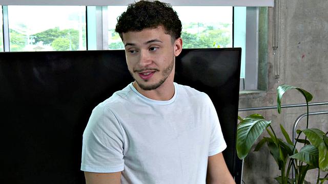 Hot babe Armani X wants her ass massaged with the extra special ending!!