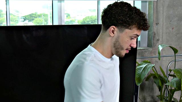 Hot babe Armani X wants her ass massaged with the extra special ending!!