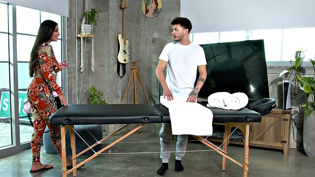 Hot babe Armani X wants her ass massaged with the extra special ending!!