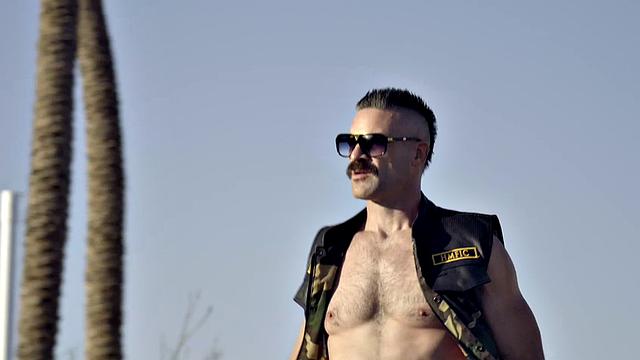 Abby Lee Brazil жестко трахают сзади и кончают ей на лицо