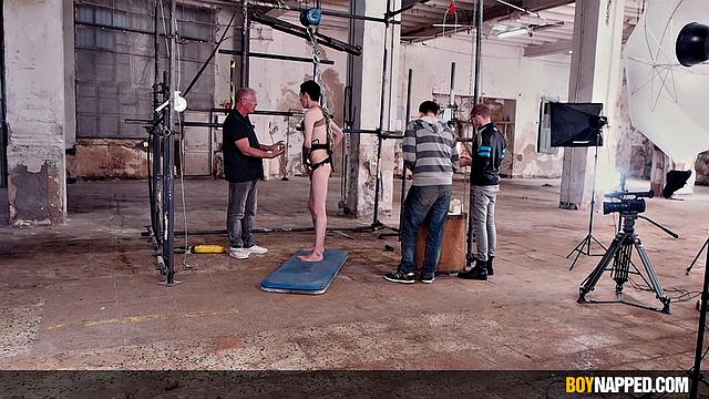 Смотри, как Гарри Мэйсон, Митч Шифф и Себастьян Кейн берут контроль и выжимают всё из натурала