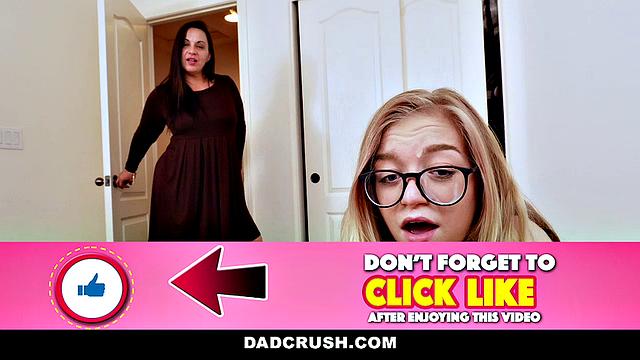 зрелая студентка отсасывает отчиму по полной