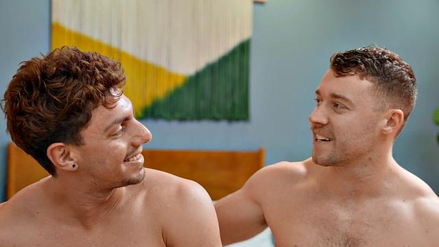 накачанный красавец жёстко шпилит своего парня раком