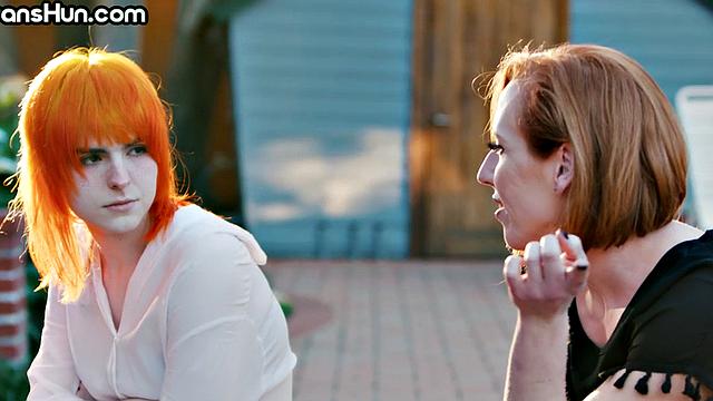 Smallboobs TS babe in 3way cocksucking females