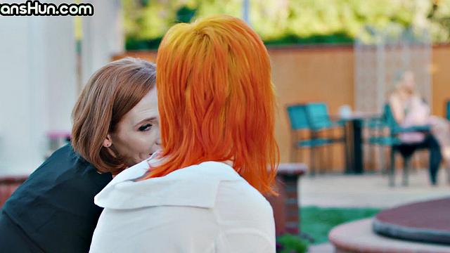 Smallboobs TS babe in 3way cocksucking females