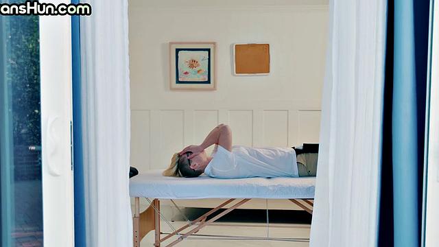 Smallboobs TS babe in 3way cocksucking females