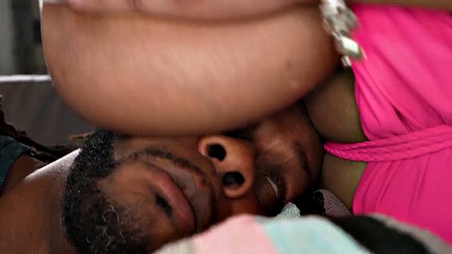 Bootylicious ebony bounces on BBC after facefuck