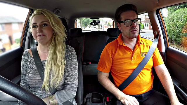 Cheating blonde slurps up a cumshot