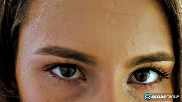 Hawaiian dream Lilo shows off her impressive naturals, sensual curves, and gorgeous holes.