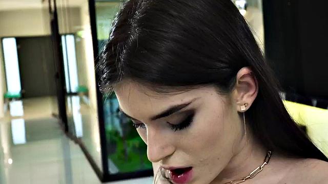 Cutie lesbians licking their GF trio