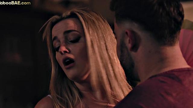 Passionate threesome with stunning cumshot-loving babes