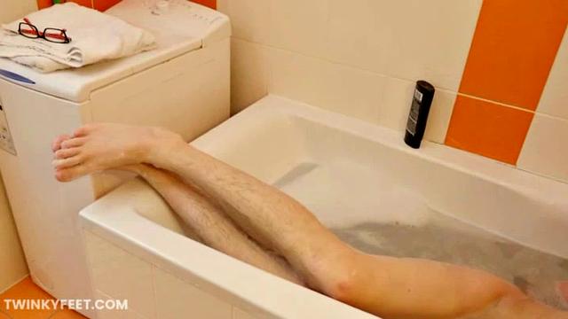 Adam fills his bathtub with warm sudsy water and dips his naked body in. Adam has an insatiable foot fetish, especially for his own feet. He loves the warm water and the feel of the suds sliding down his soles.