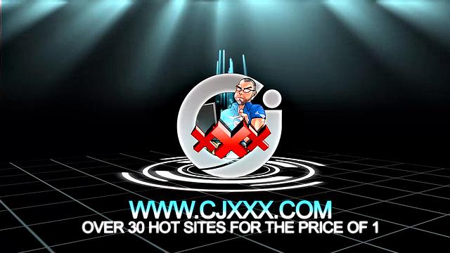 латинский красавец дрочит свой большой член и кончает