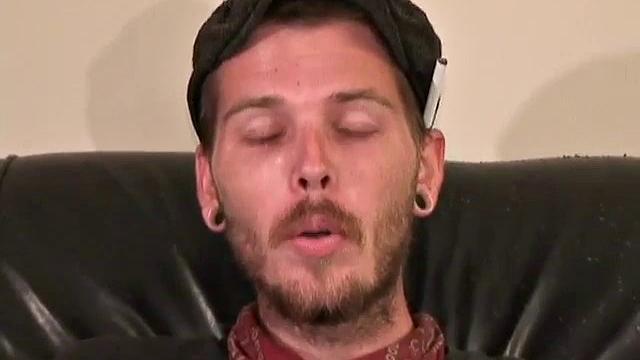 Смотри, как Мэтт дрочит и кончает